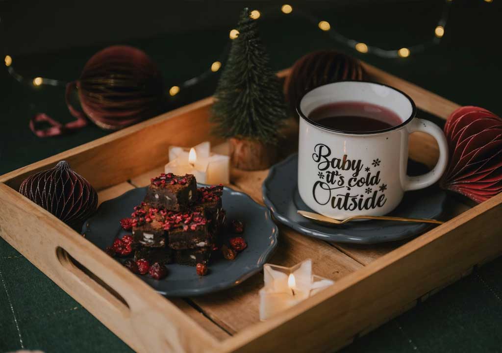 From Monograms to Messages: Adding Personal Touches to Christmas Hampers