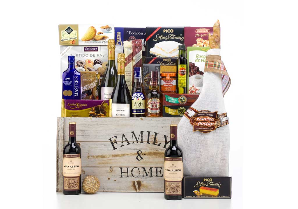Eco & Elegant: Sustainable Seasonal Themes for Christmas Hampers