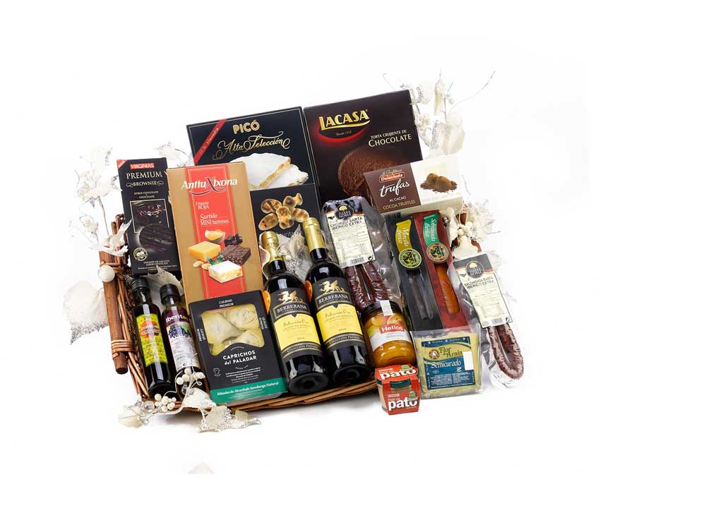 From Monograms to Messages: Adding Personal Touches to Christmas Hampers